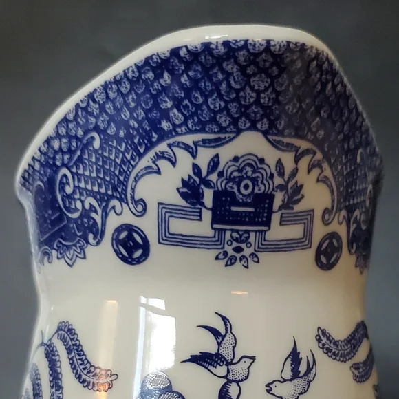 Pristine Regal England Blue Willow 7 1/8" Pitcher - Picture 12 of 16